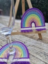 Sous verre Arc en ciel en macramé 3